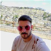 Studente universitario con esperienza impartisce ripetizioni a studenti delle scuole medie